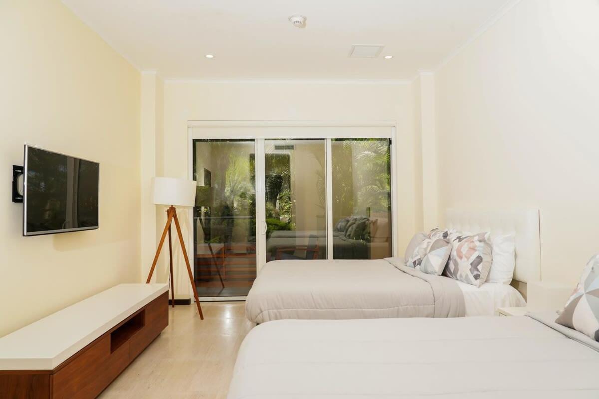 Beautiful Apartment In Eagle Beach Levent Palm Beach Exterior photo