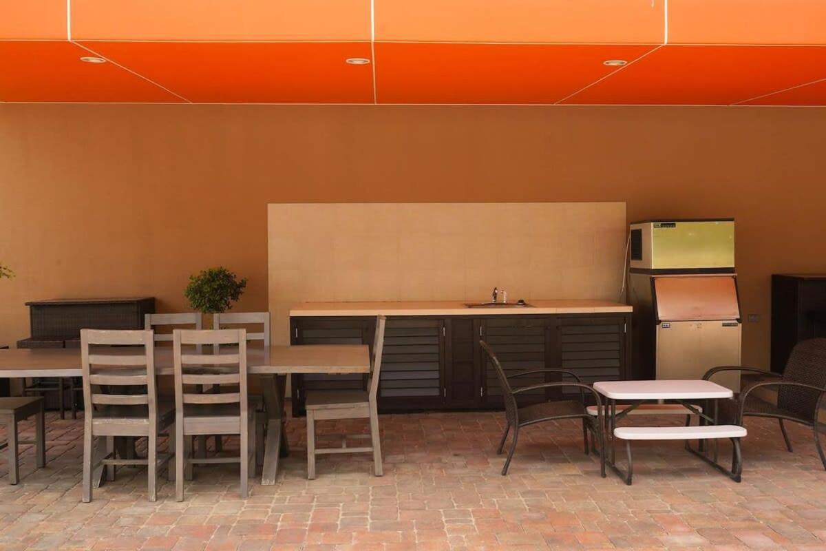 Beautiful Apartment In Eagle Beach Levent Palm Beach Exterior photo